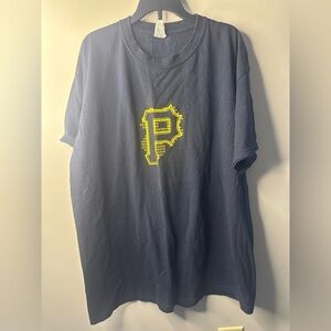 Unisex size XL Pittsburgh pirates baseball short sleeve tshirt.